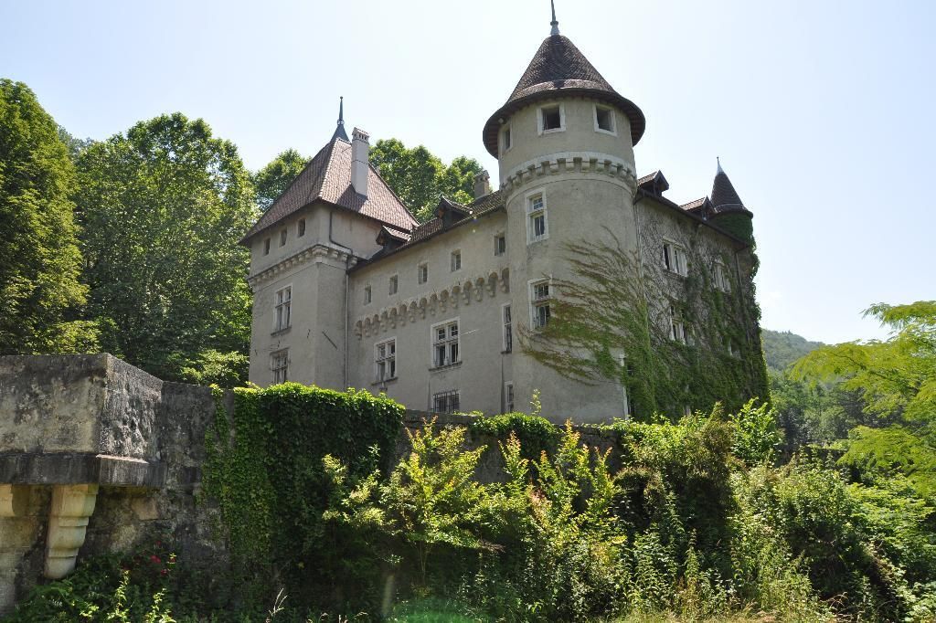 Prian ru. Франция замок Эссалуа Рона-Альпы. Замок Валми в Рона - Альпы. Коммуна Рона в Альпах.