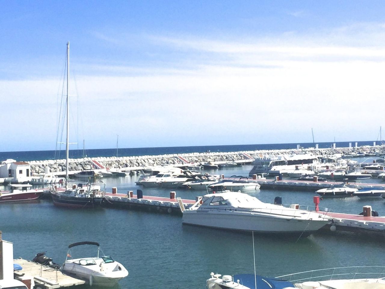 Dónde está puerto marina