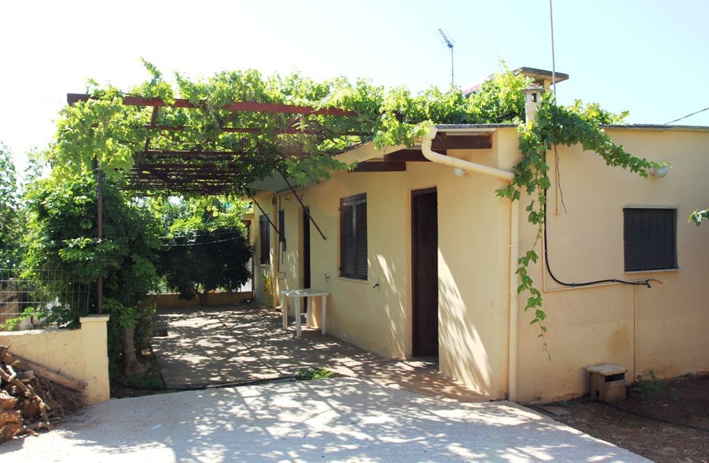 Купить дом в афине. Maisonette. Мезонет картинки. Бетонная вилла греция. Греко дом.