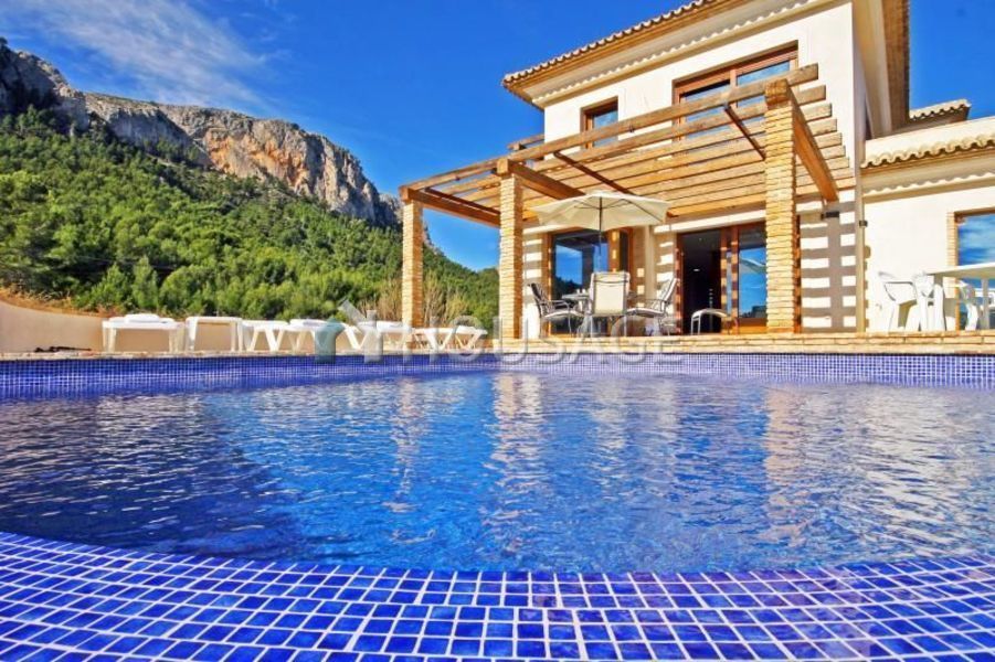 Дворец олигарха. Вилла в европе. Лакшери вилла в италии. Недвижимость на кипре. The villa.