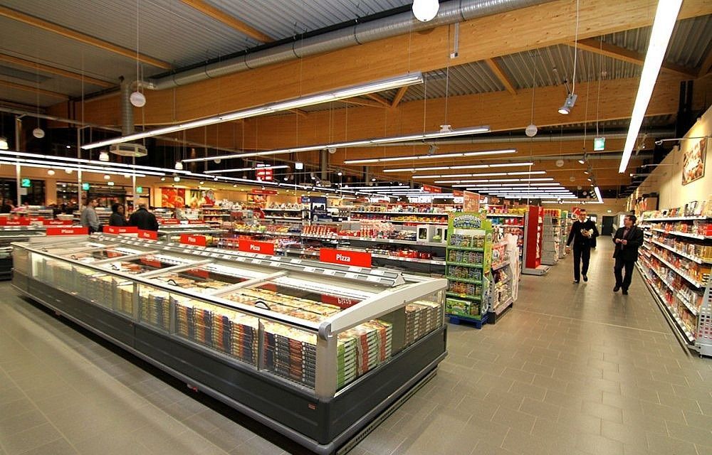 Магазин германий. REWE магазин в Германии. Немецкий супермаркет. Немецкие продуктовые магазины. Продовольственные супермаркеты Германии.