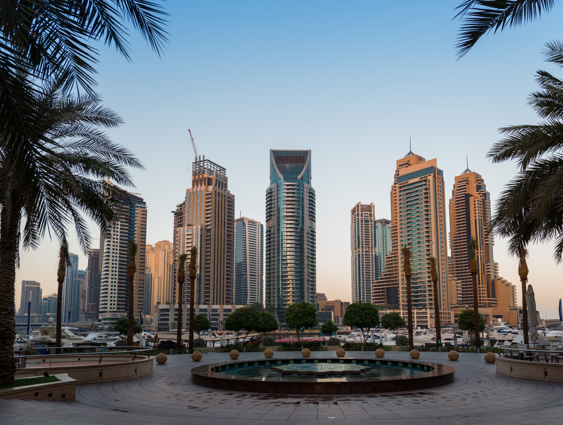 Dubai marina дубай. Дубай Марина небоскребы. Аль Барари Дубай. Дубай дорога Дубай Марина. Дубай Марина фото.