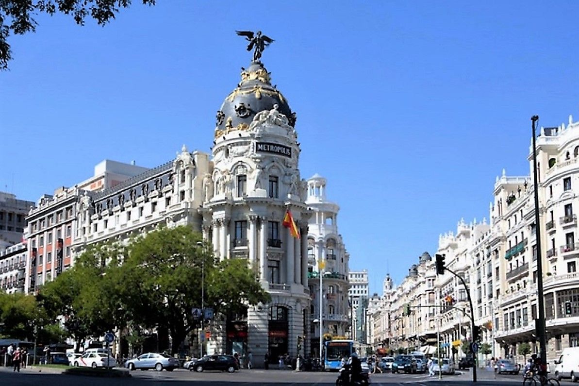 S madrid. Гран ВИА Мадрид. Мадрид Метрополис Билдинг. Мадрид здание Метрополис. Метрополис Испания.