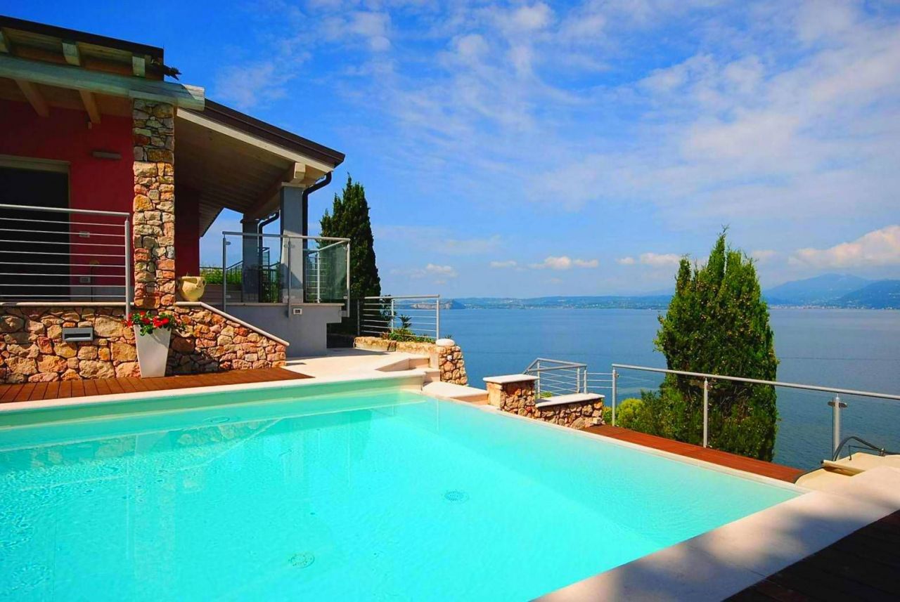 Дом у озера Гарда, Италия, 175 м2 - фото 1