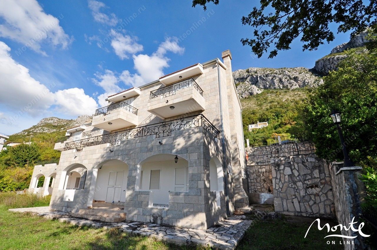 Дом в Святом Стефане, Черногория, 280 м2 - фото 1
