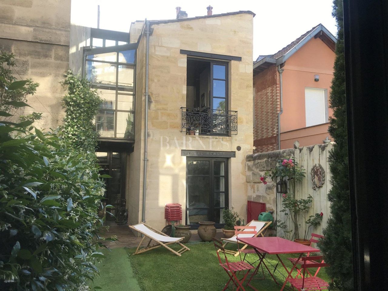 Дом в Бордо, Франция, 395 м2 - фото 1