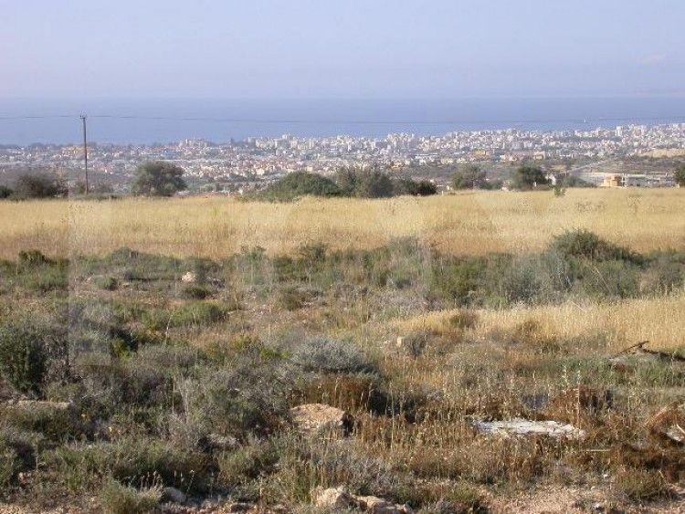 Земля в Айос-Атанасиосе, Кипр, 44 725 м2 - фото 1