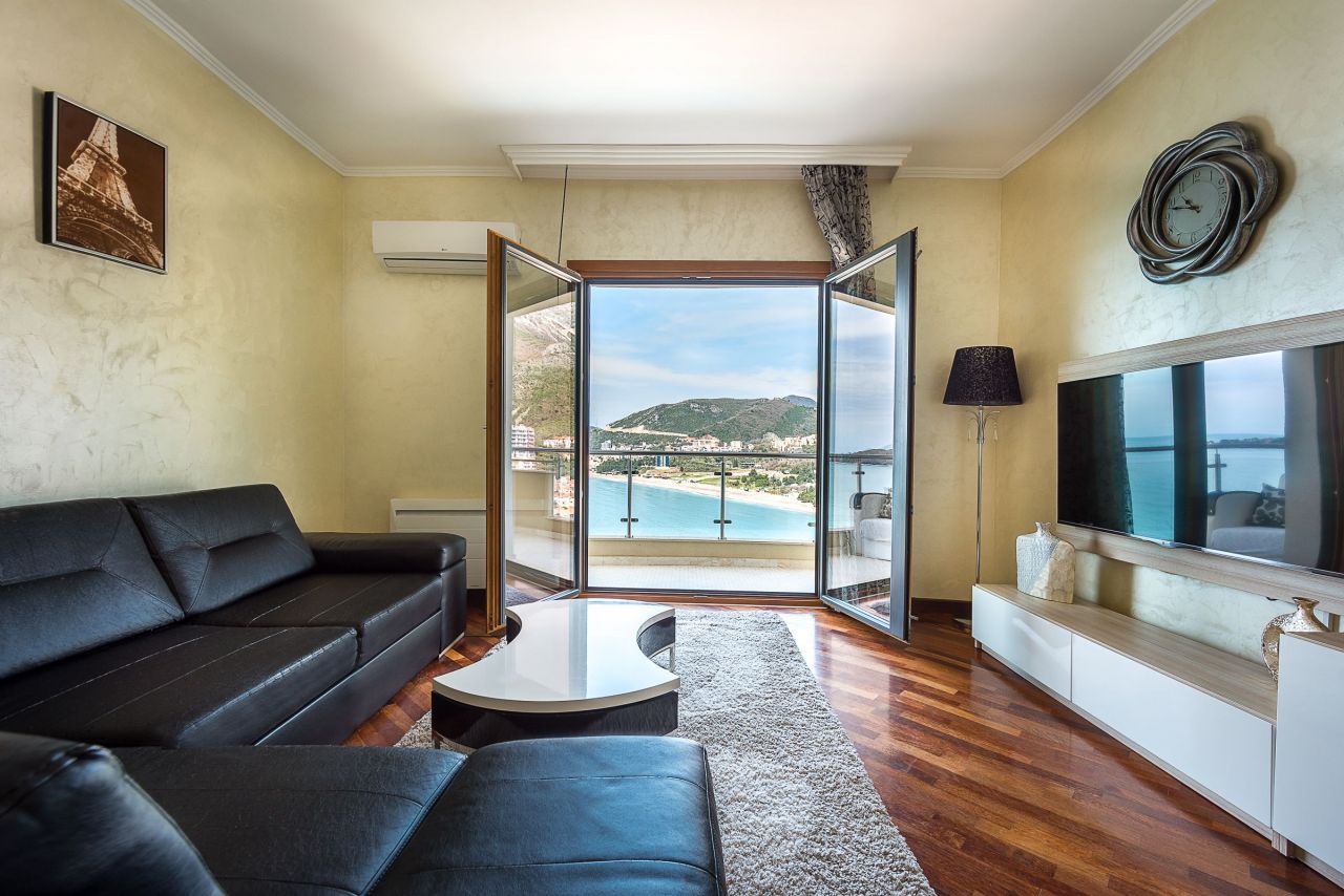 Черногория недвижимость цены. Квартира в Будве. Квартира с видом на море. Апартаменты с видом на море. Квартира в Черногории.
