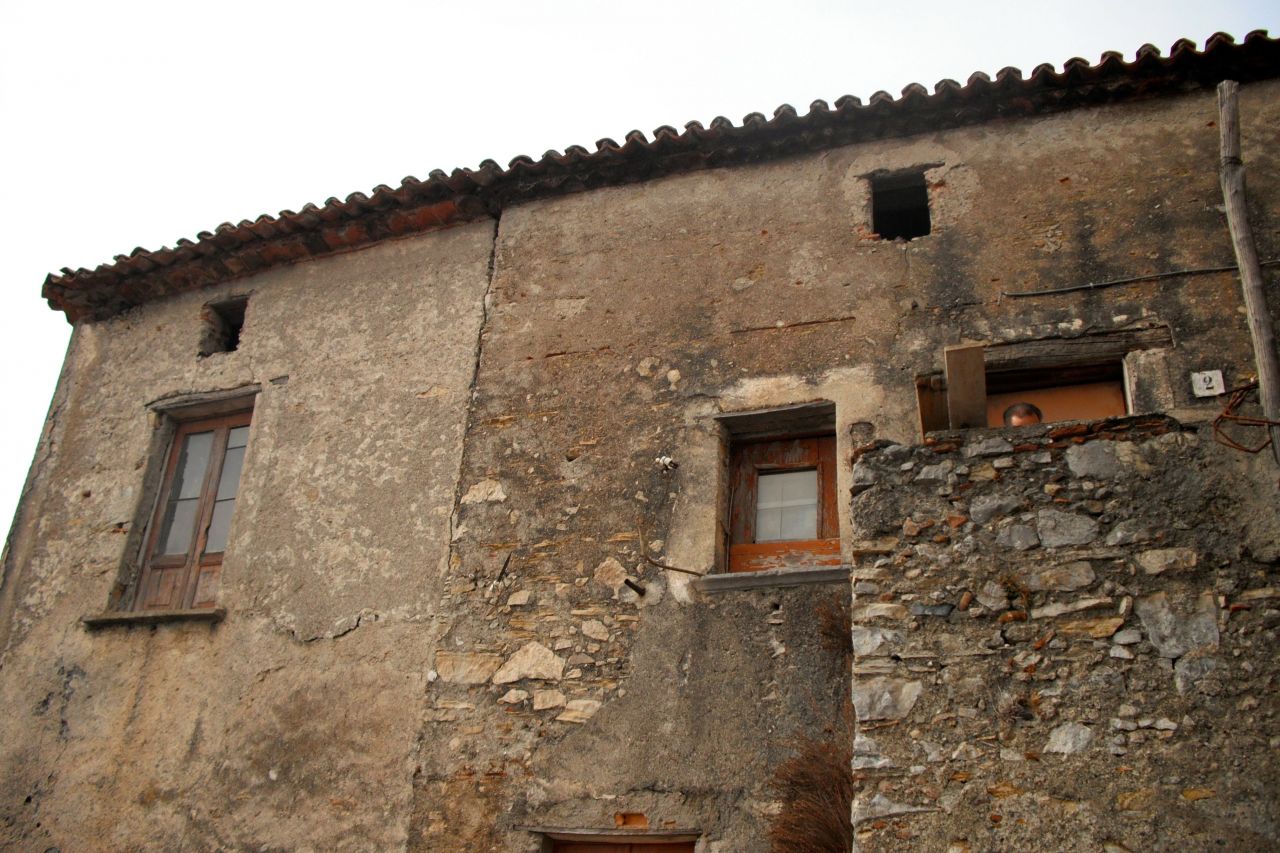 Дом под реконструкцию в Санта-Доменика-Талао, Италия, 362 м2 - фото 1