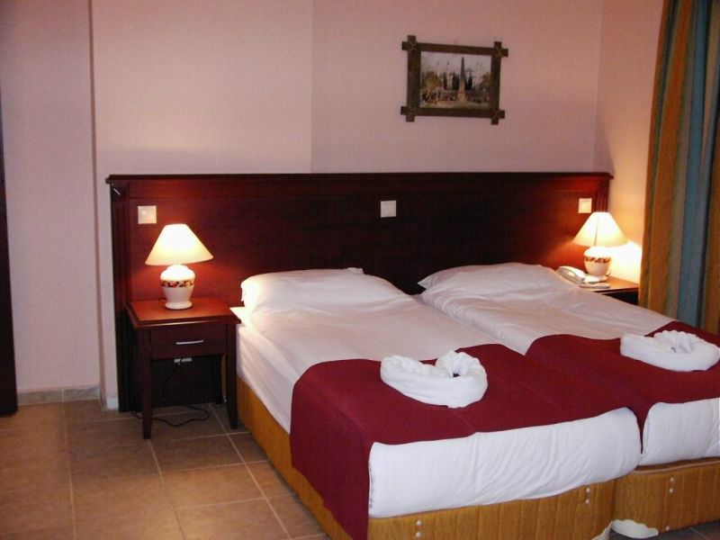 Отель, гостиница на Коста-Брава, Испания, 7 500 м2 - фото 1