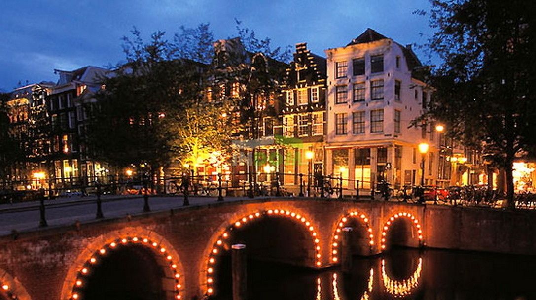 Доходный дом в Амстердаме, Нидерланды, 330 м2 - фото 1