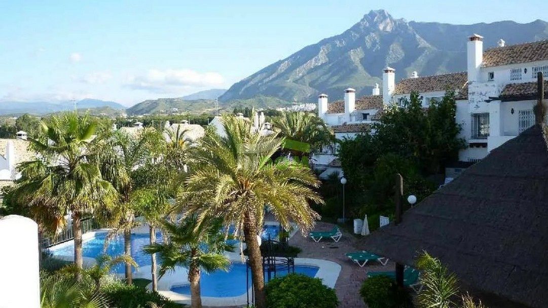 Отель, гостиница на Коста-дель-Соль, Испания, 6 000 м2 - фото 1