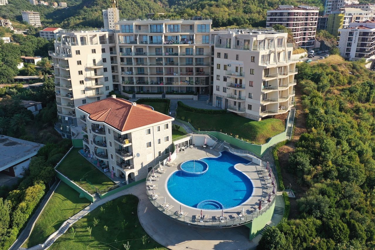 Коммерческая недвижимость в Бечичи, Черногория, 48 м2 - фото 1
