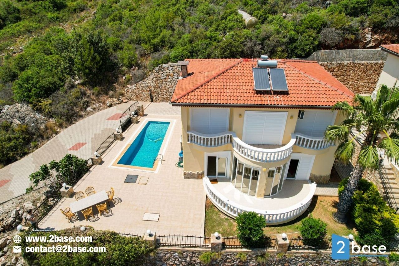 Villa in Alanya, Turkey, 220 sq.m - picture 1
