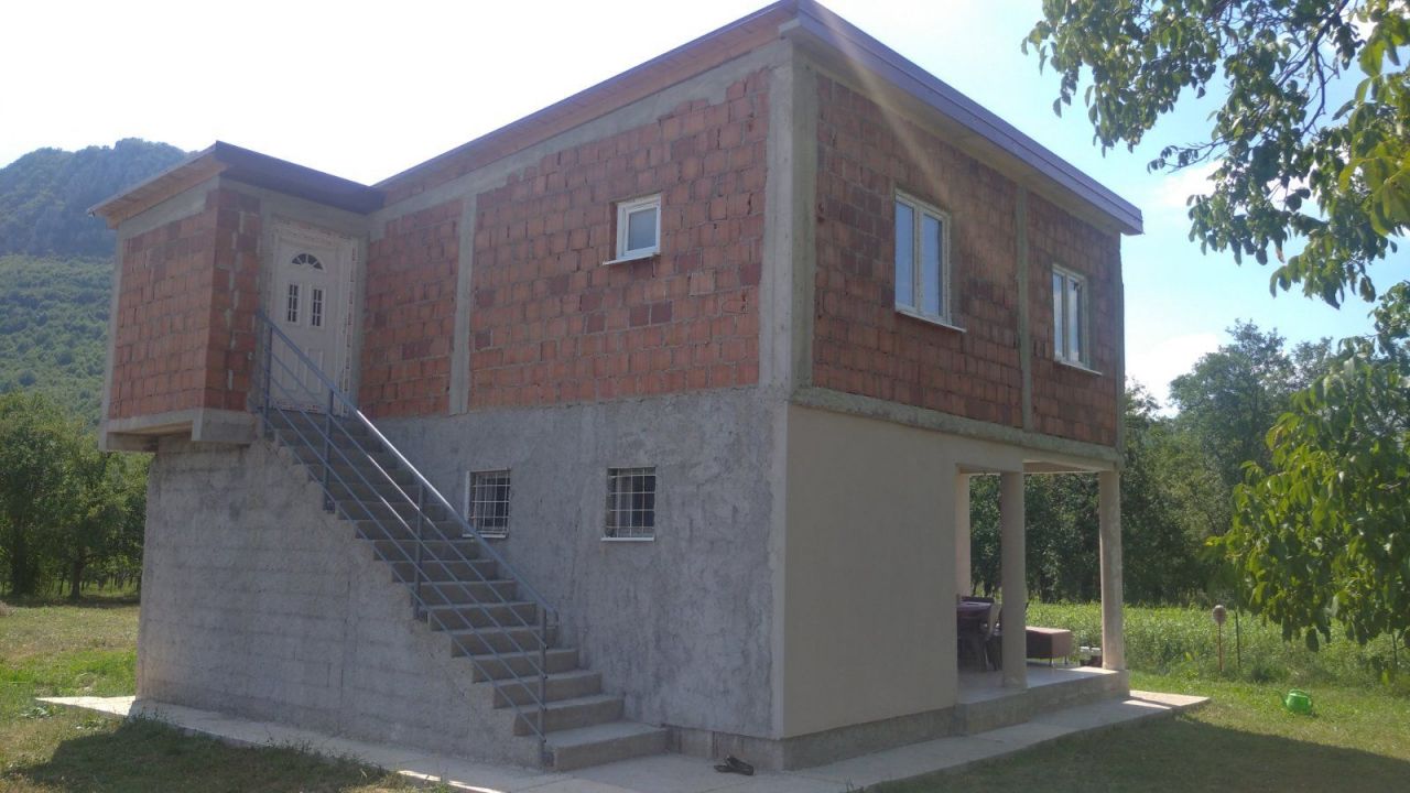 Дом в Никшиче, Черногория, 65 м2 - фото 1