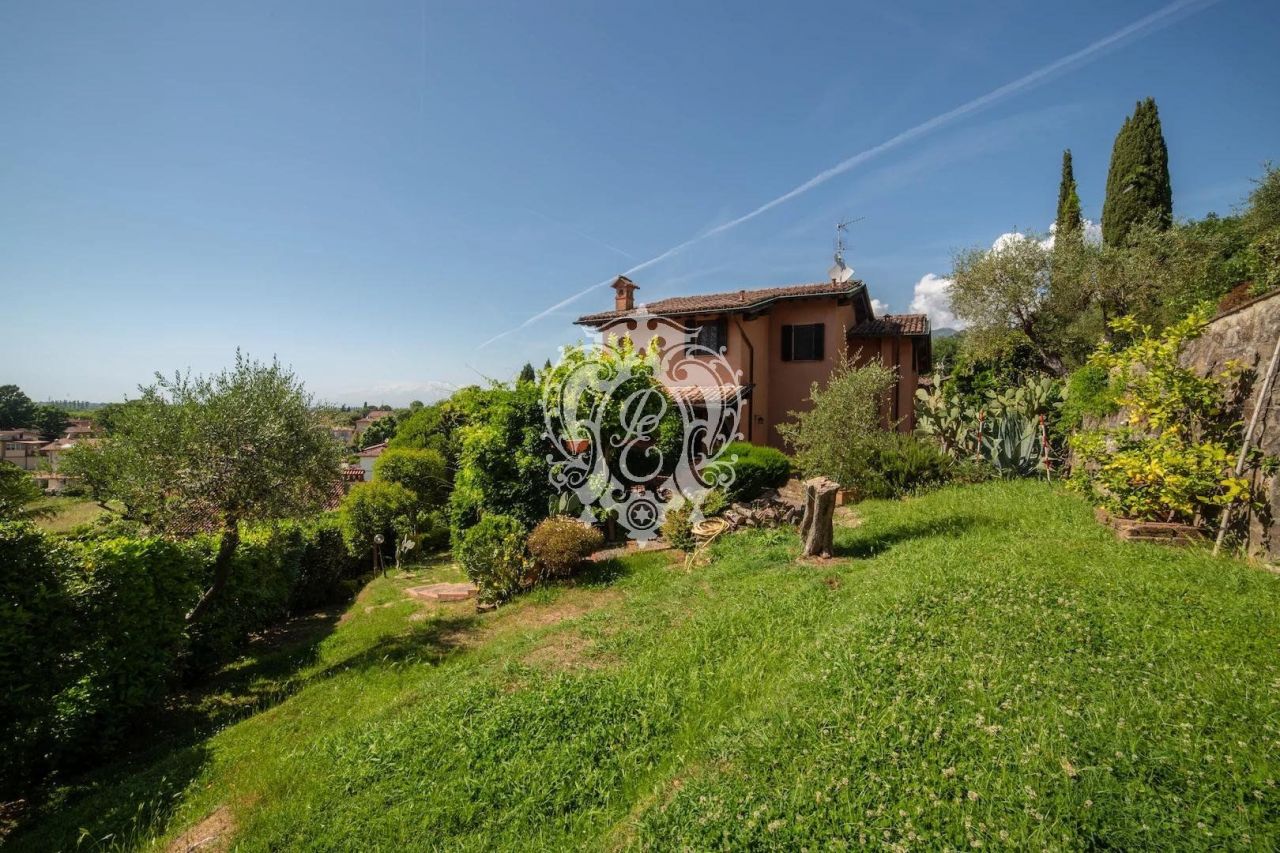 Villa in Massarosa, Italy, 340 sq.m - picture 1