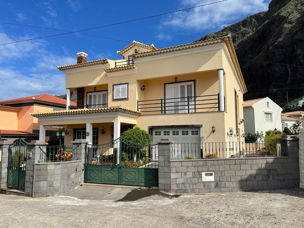 Villa on Madeira, Portugal, 307 sq.m - picture 1