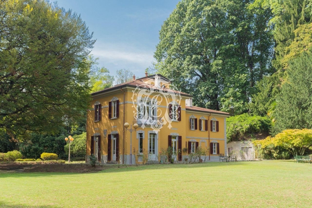 Вилла в Комо, Италия, 890 м2 - фото 1