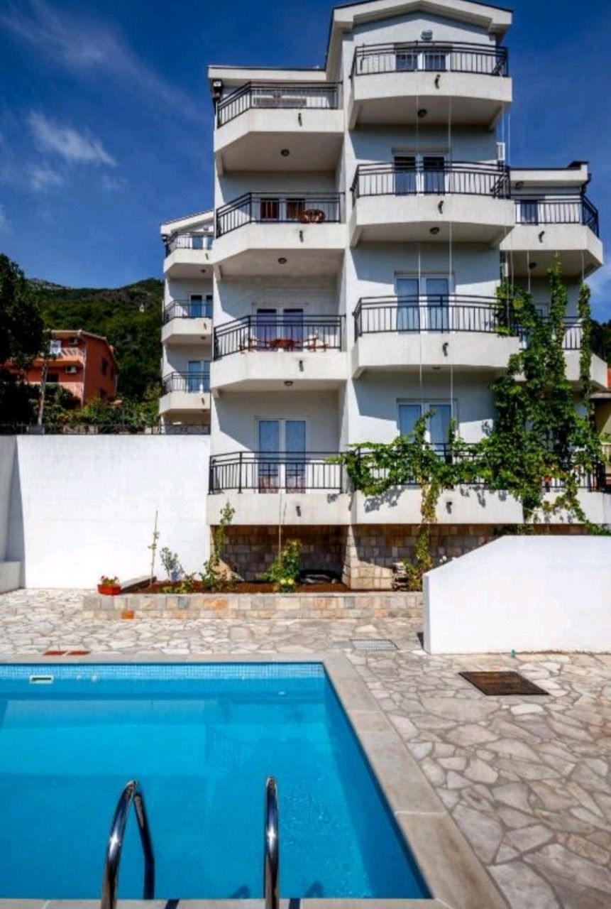 Отель, гостиница в Каменари, Черногория, 464 м2 - фото 1