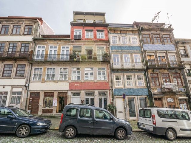 Коммерческая недвижимость в Порту, Португалия, 257 м2 - фото 1