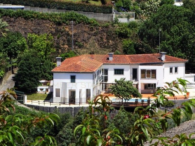 Дом в Авейру, Португалия, 464 м2 - фото 1