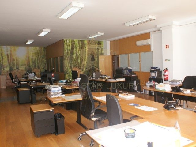 Офис в Порту, Португалия, 360 м2 - фото 1