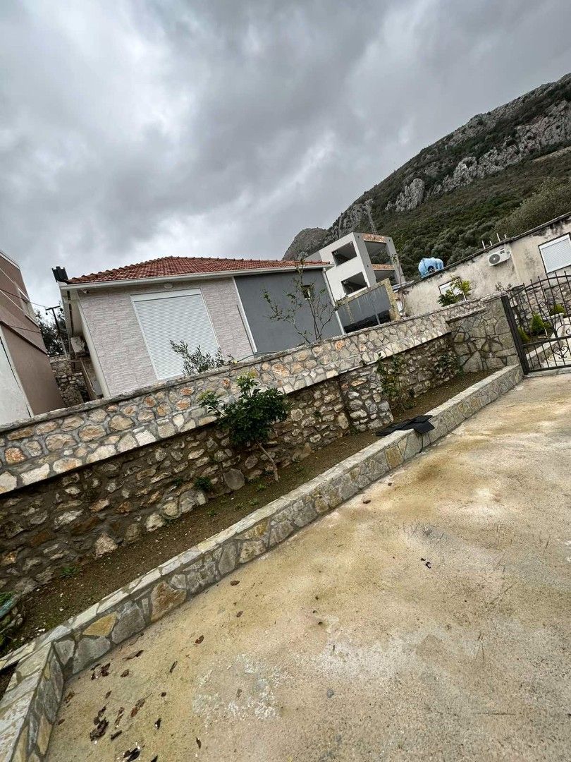 Коммерческая недвижимость в Баре, Черногория, 115 м2 - фото 1